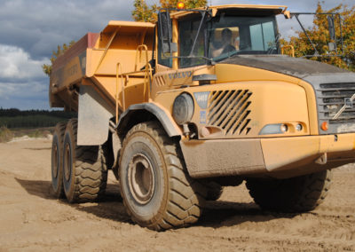 Dumper & Maschinentransporter Vermietung